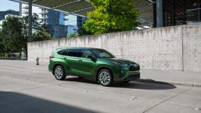 2023 green Toyota Highlander