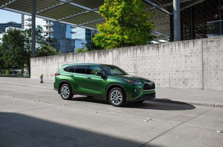 2023 green Toyota Highlander