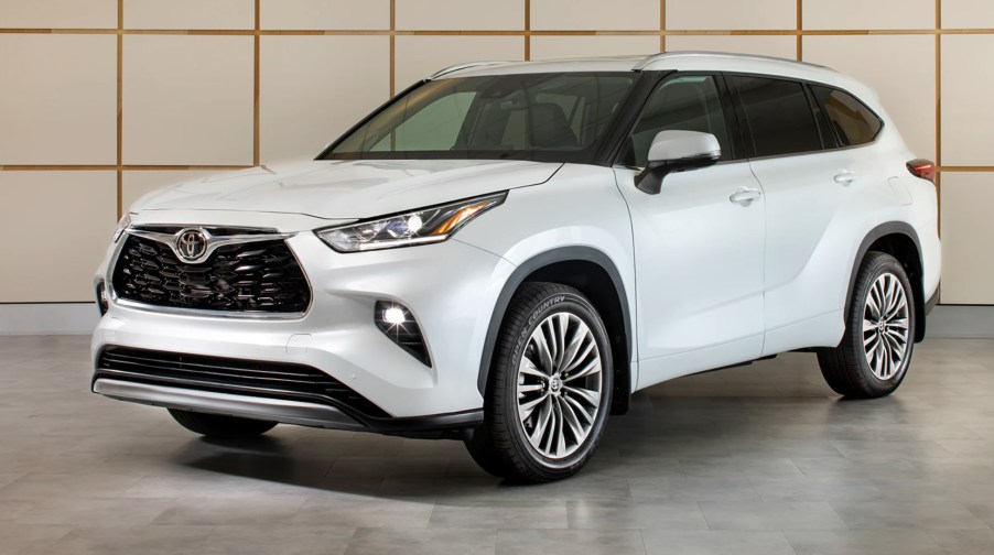 Is the 2023 Toyota Highlander bigger than the 2023 Hyundai Palisade?