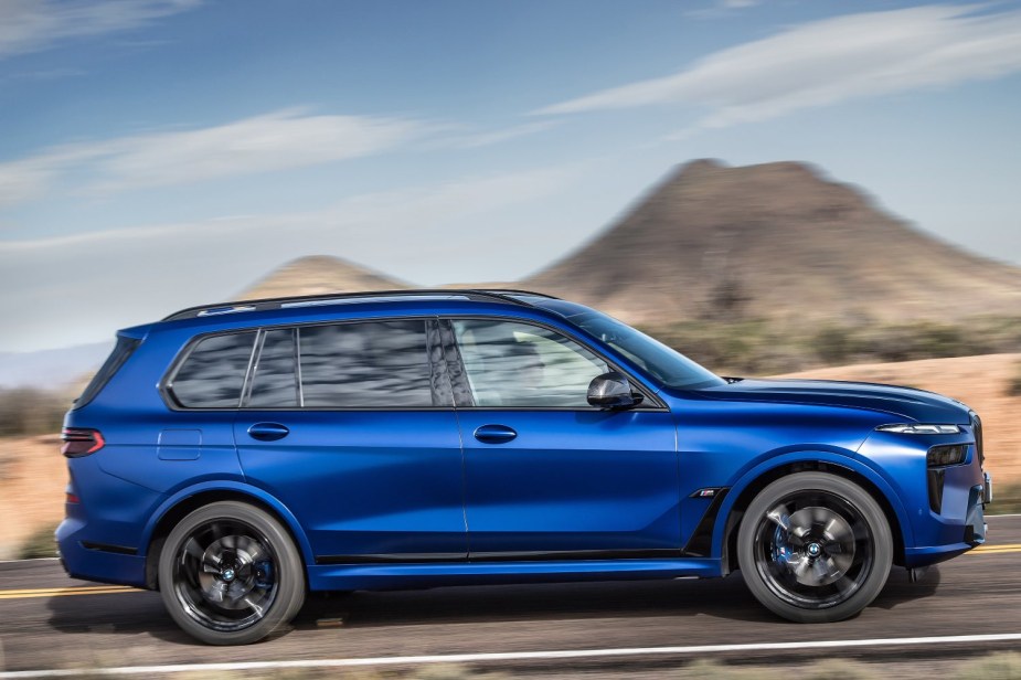 BMW X7 in blue 