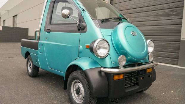 Is This Daihatsu Midget Compact Truck LHD or RHD? Yes!