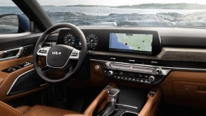 Dashboard in 2023 Kia Telluride, Kelley Blue Book best new midsize SUV in 2023, not Toyota Highlander or Honda Pilot