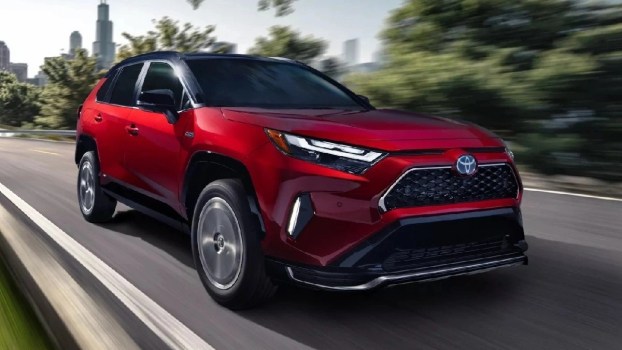 2023 Toyota RAV4 Prime vs. 2023 Mitsubishi Outlander PHEV: Plug-in Power Hour