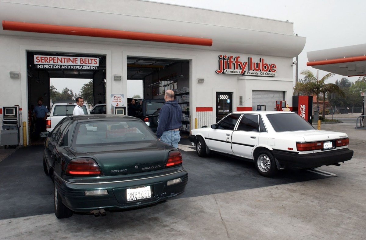 An oil change service station