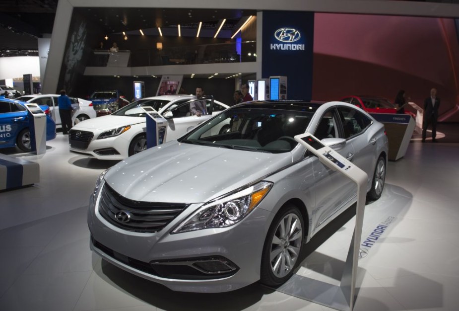 A 2017 Hyundai Azera in grey at an auto show 