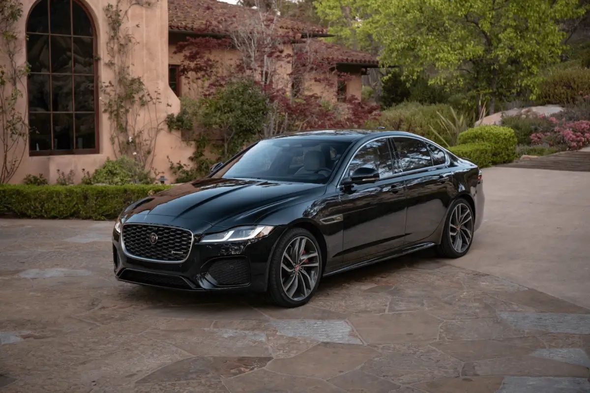 The Jaguar XF, a middling luxury car that will soon be dead.