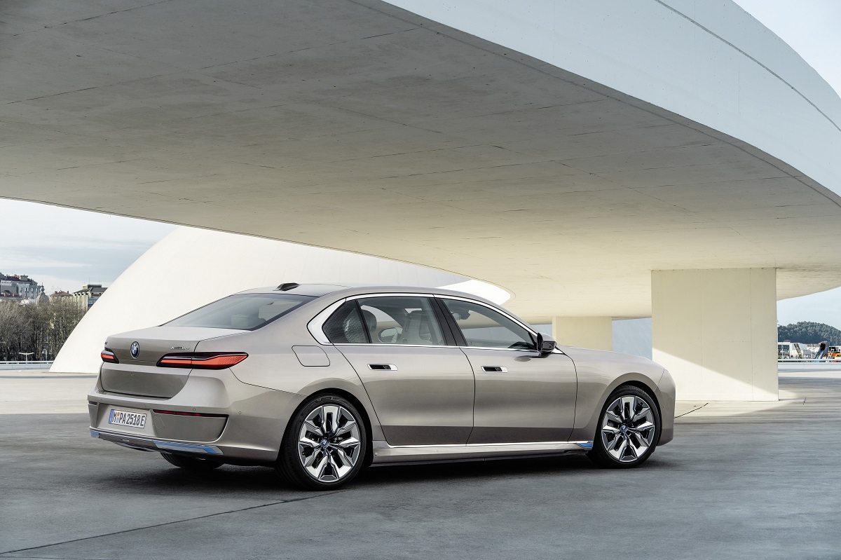 A gold BMW i7 parked