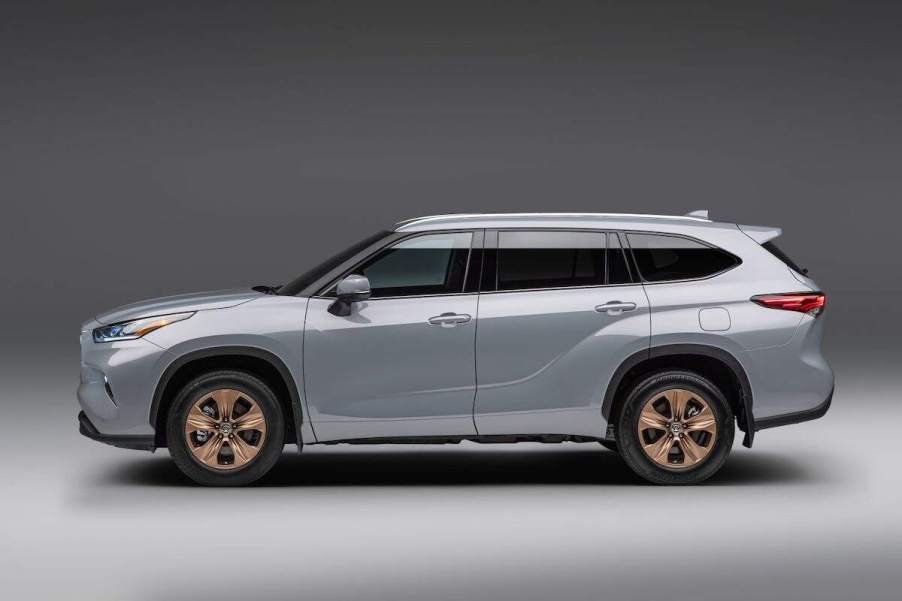 2023 Toyota Highlander Hybrid Bronze edition