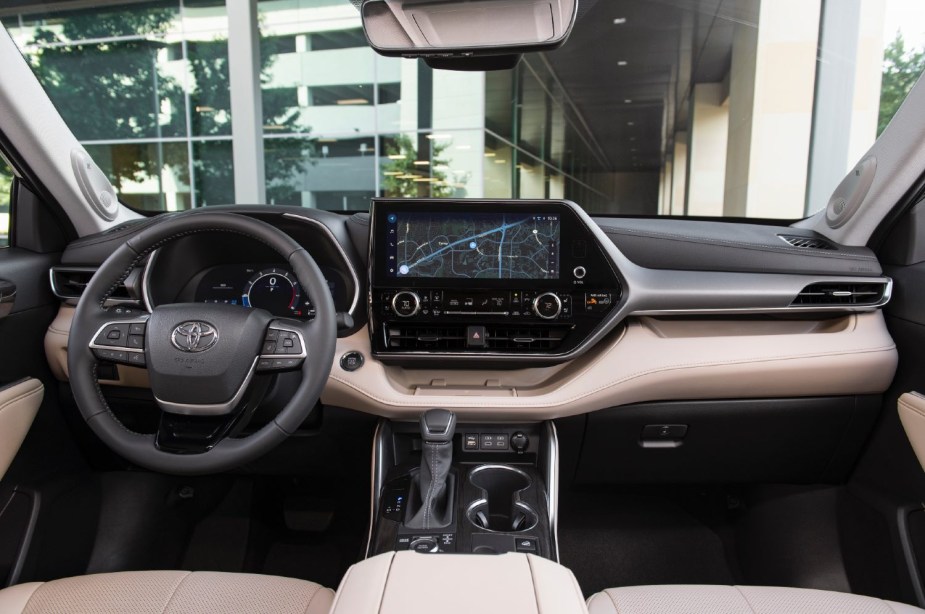 2023 Toyota Highlander interior 