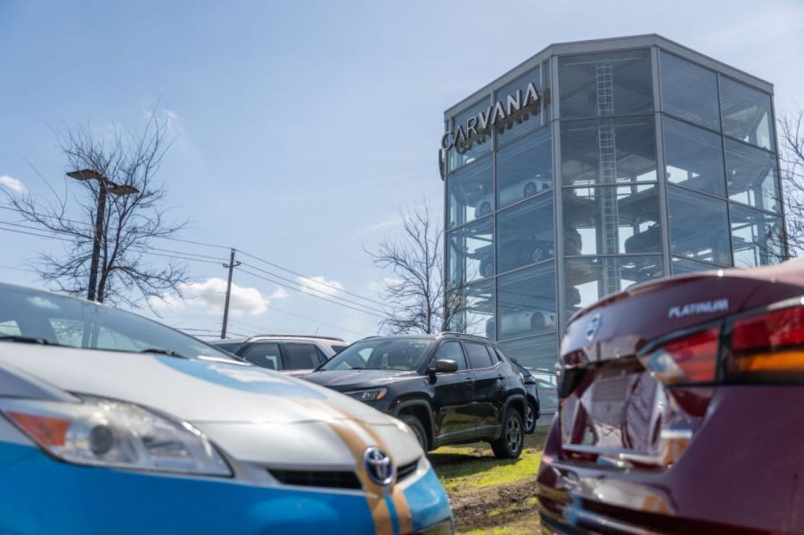 Vehicles on display at a Carvana sales lot.