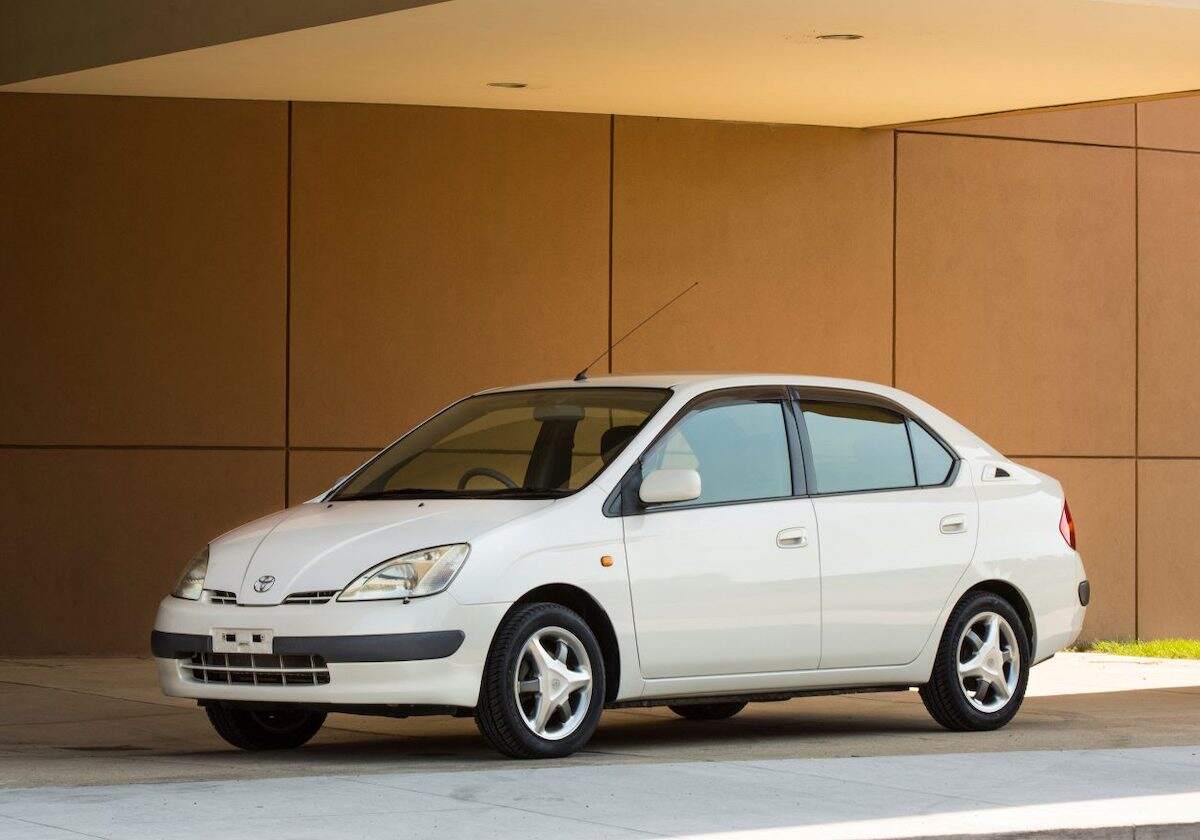 First hybrid car: Toyota Prius