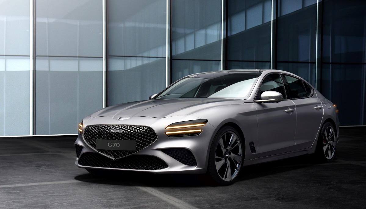 2023 Genesis G70 in silver