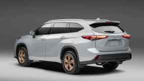 The 2023 Toyota Highlander Hybrid Bronze Edition