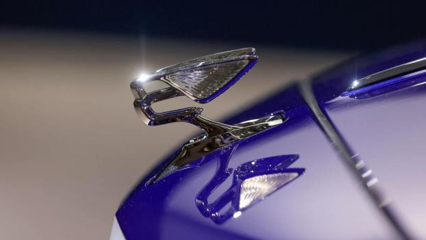 Do Hood Ornaments Affect Gas Mileage?