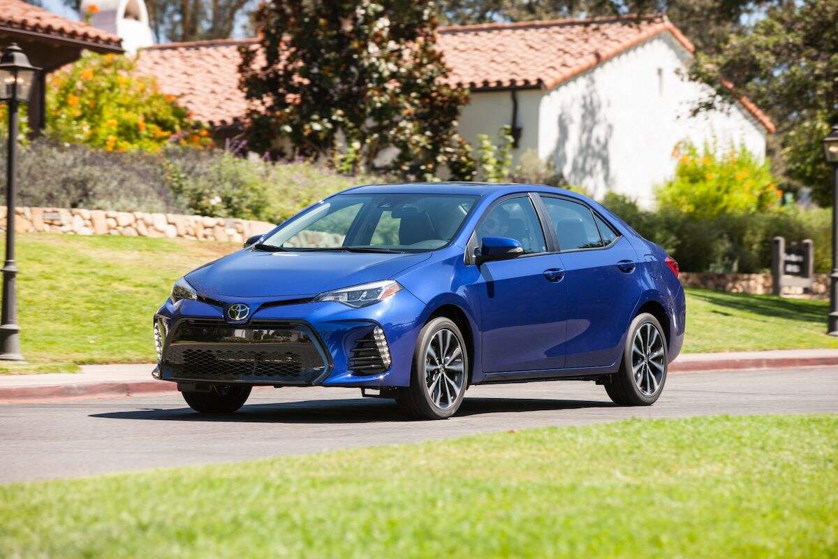 A blue 2018 Toyota Corolla SE