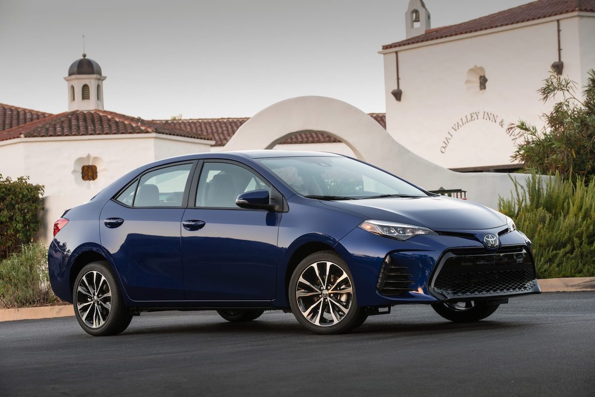 A dark-blue 2018 Toyota Corolla SE