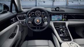 2023 Porsche Panamera Turbo S E-Hybrid Executive cockpit