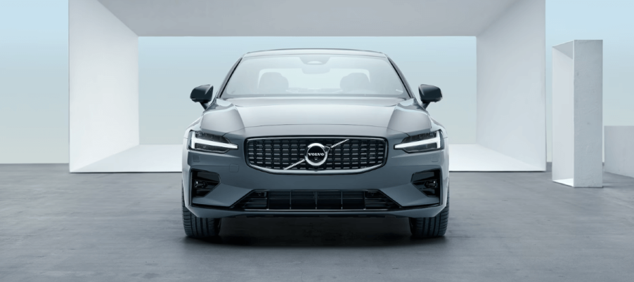 A front-facing 2023 Volvo S60 compact executive car/luxury sedan model with a background of white frames