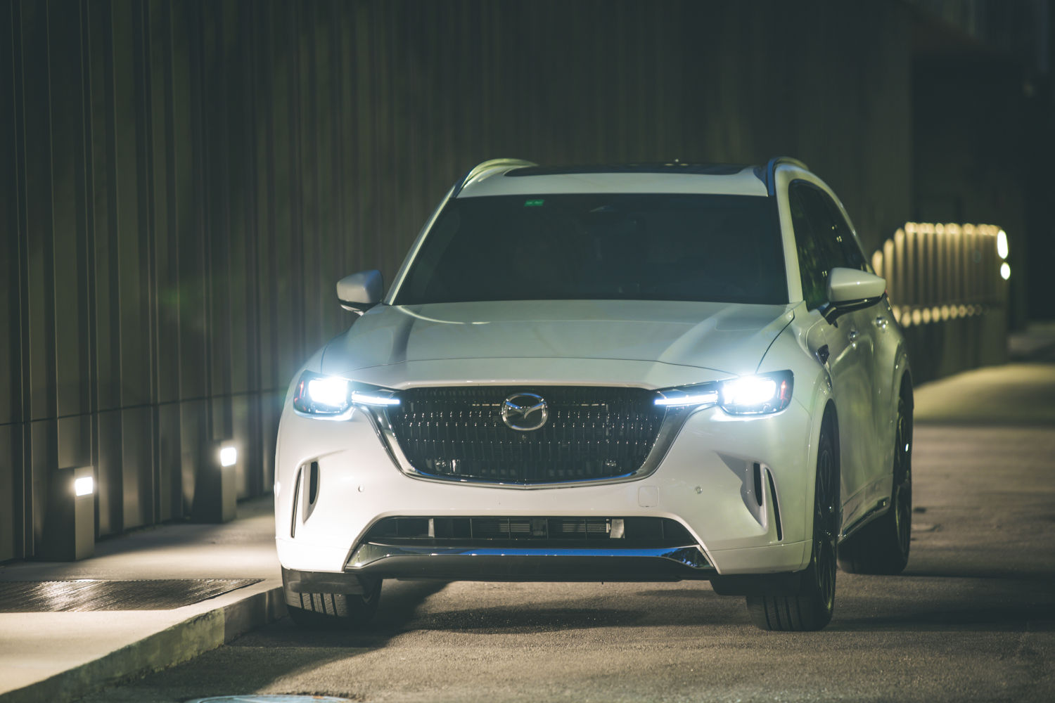 The 2024 Mazda CX-90 front end, it outranked a popular Honda SUV.