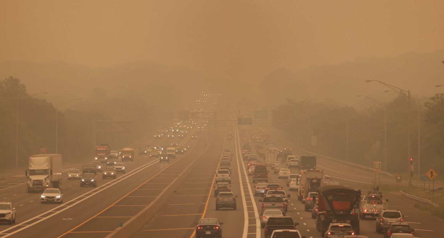 Islandia, N.Y.: Scene along the Long Island Expressway at exit 58 in Islandia. New York as smoke from Canadian wildfires blanket Long Island on June. 7, 2023. 