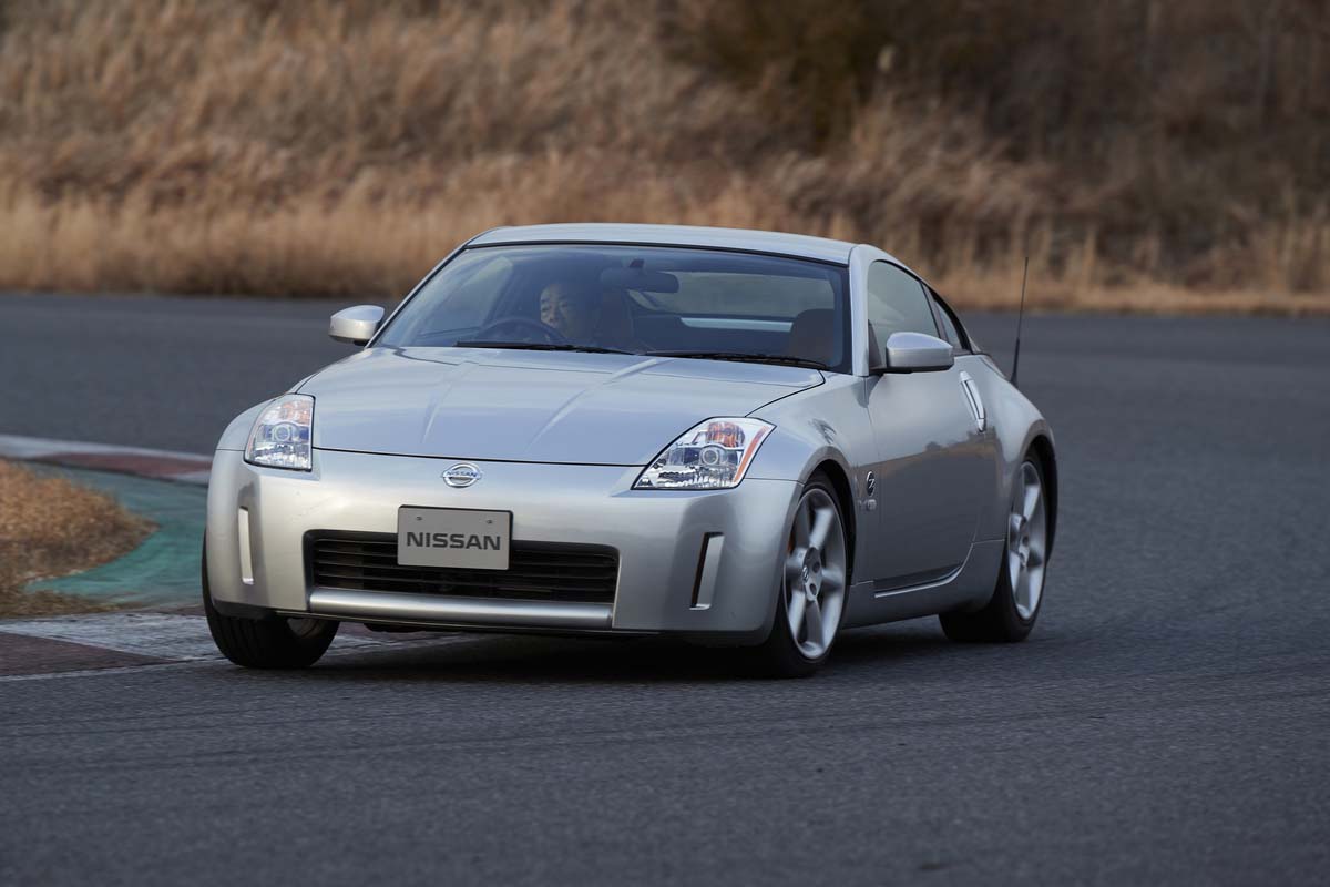 A Nissan 350Z Sports car driving on a race track