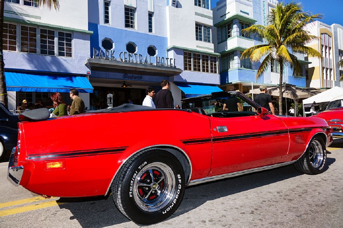 A 1973 Ford Mustang, like the convertible, Grande, and Mach 1 trims, shows off its large body. 