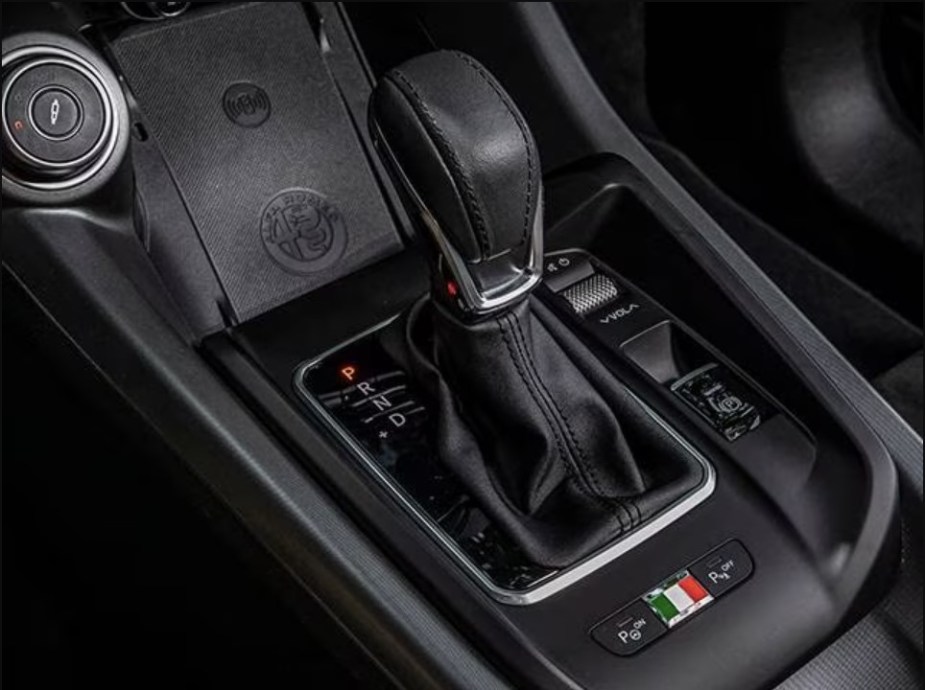 The 2024 Alfa Romeo Tonale gear shifter