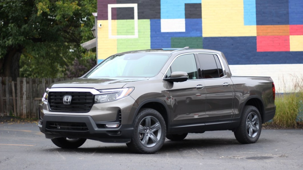 2023 Honda Ridgeline front 3/4 view