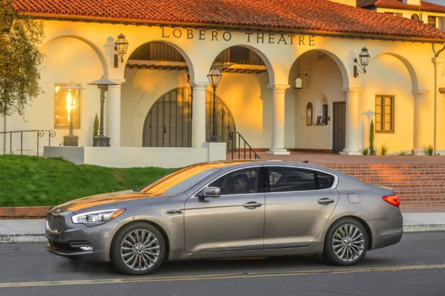 A 2015 Kia K900 driving down the road.