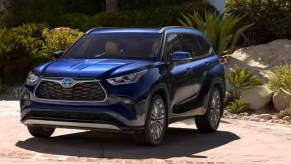 A blue 2023 Toyota Highlander Hybrid is parked outdoors.