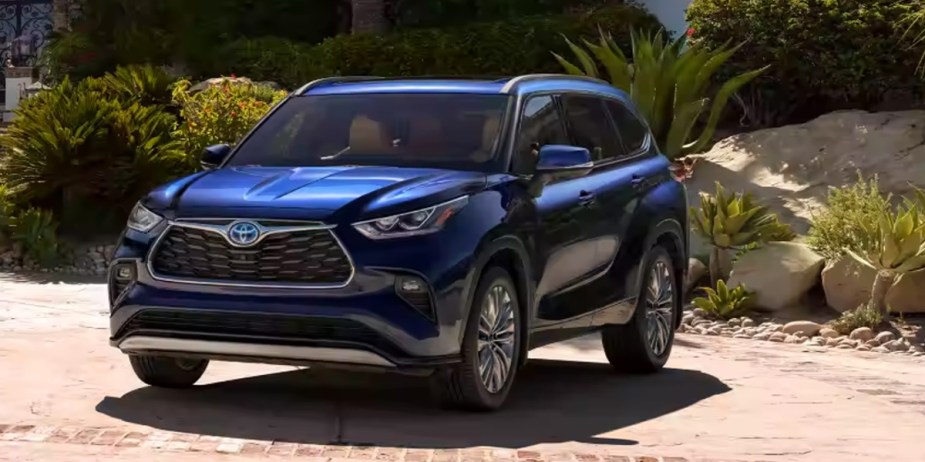 A blue 2023 Toyota Highlander Hybrid is parked outdoors. 