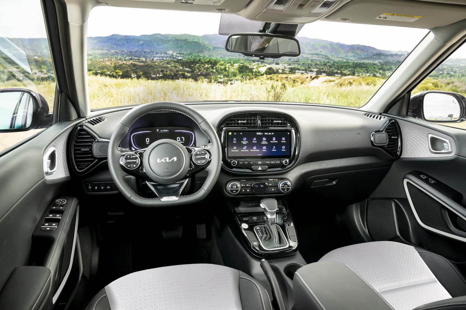 Inside the 2023 Kia Soul SUV