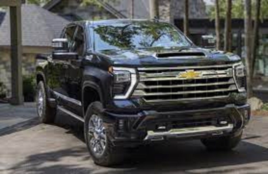 2024 Chevrolet Silverado 2500 HD front 3/4 view