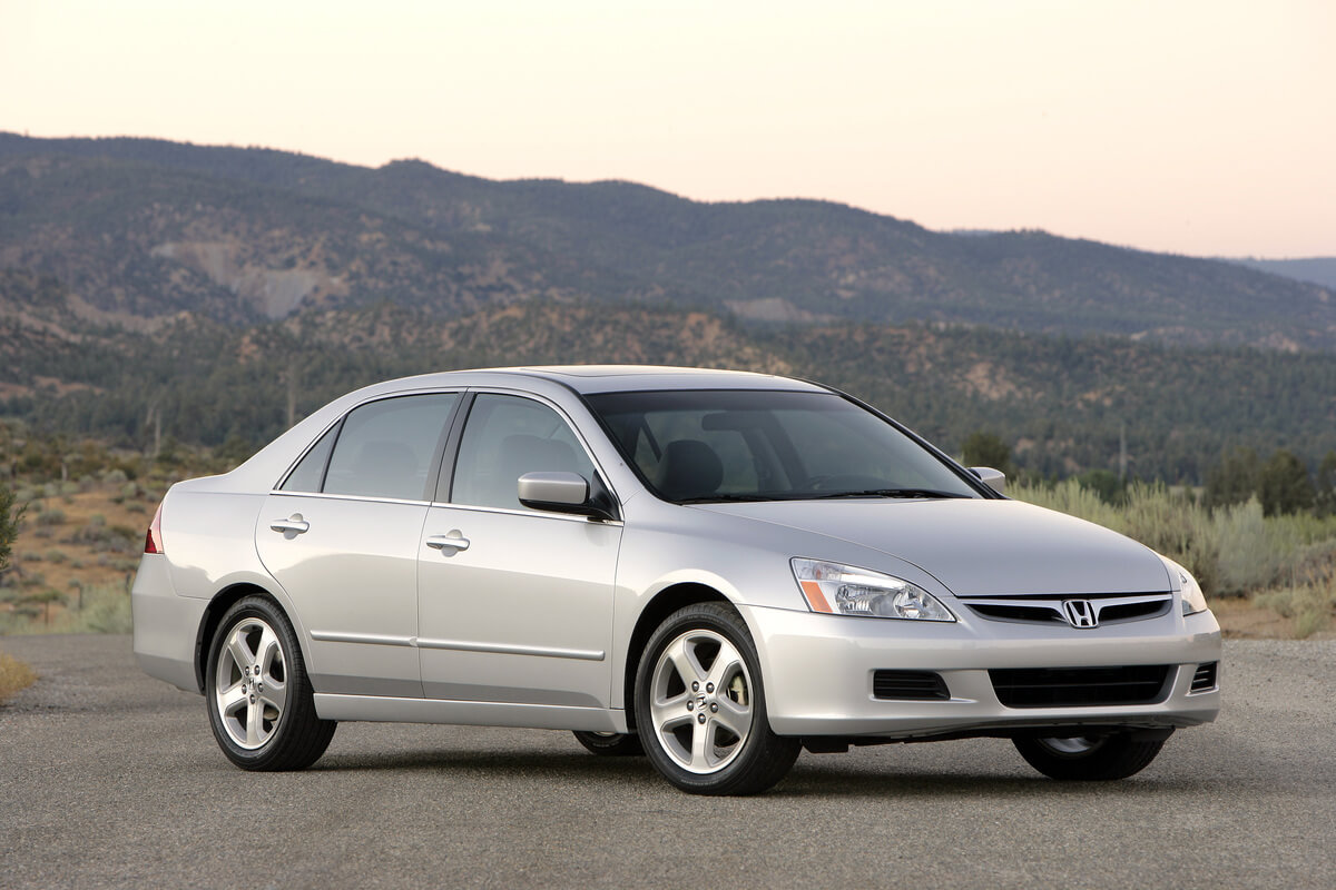 A 2006 Honda Accord V6 sits in the desert