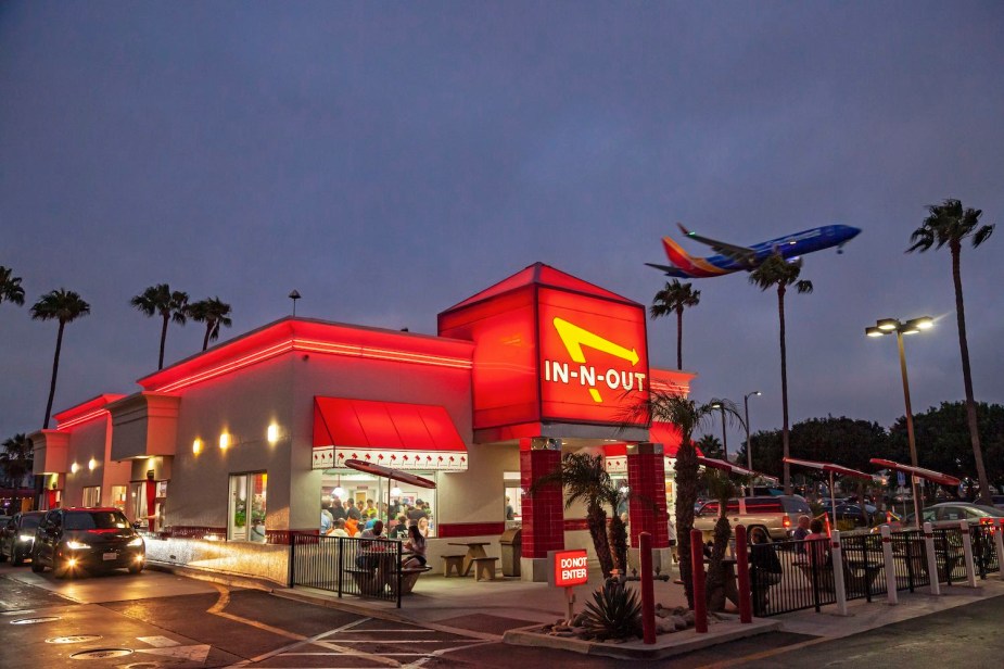 A drive through restaurant