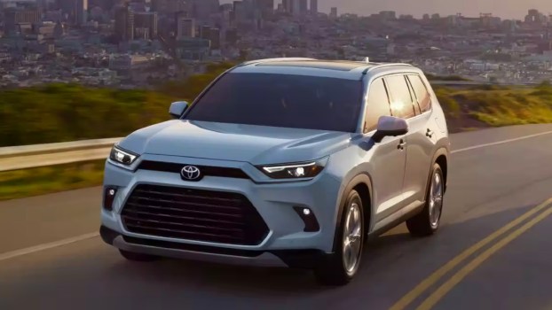 The 2024 Toyota Grand Highlander Has 1 Huge Advantage Over the 2024 Kia Telluride