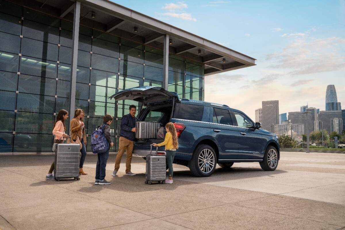 2024 Ford Expedition Platinum trim with liftgate open