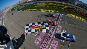 Christopher Bell and Kyle Larson race at Las Vegas.