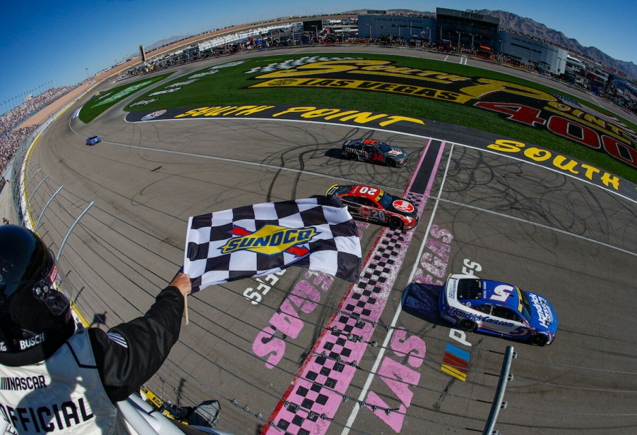 Christopher Bell and Kyle Larson race at Las Vegas.