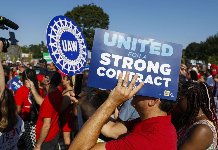 UAW strikers outside of Stellantis plant