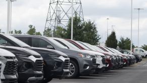 A row of used cars on a lot in the cheapest state to buy a used car, Ohio.