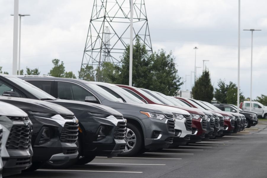 A row of used cars on a lot in the cheapest state to buy a used car, Ohio.