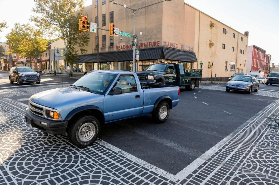 Vehicles in different street lanes in Reading, Pennsylvania, driving through an intersection