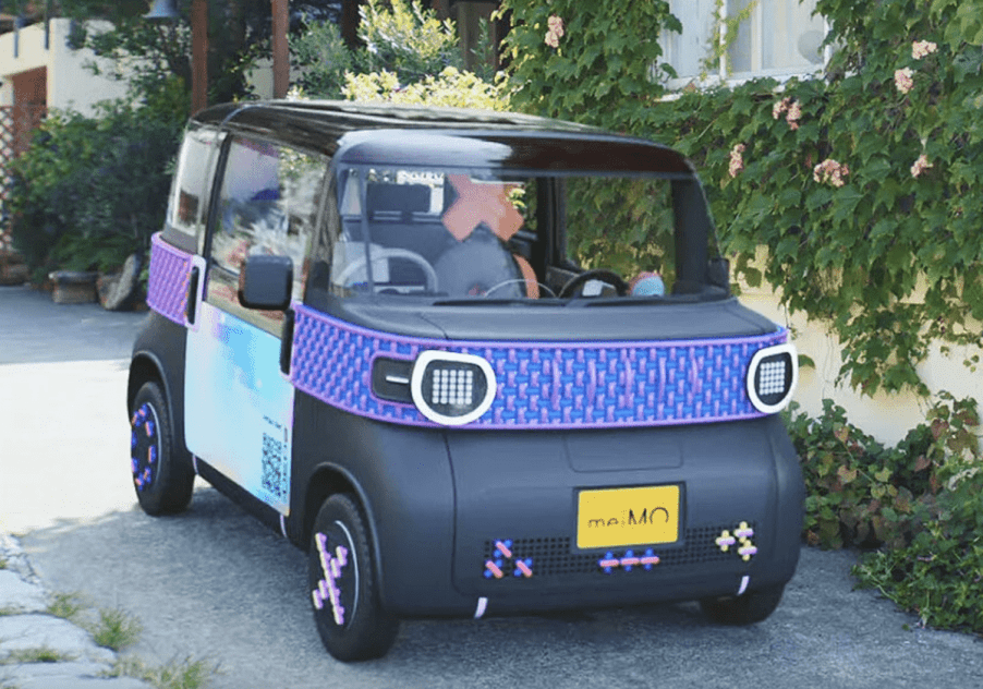 Daihatsu me:MO 3D-print concept in driveway