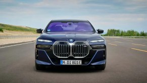 2024 BMW 7 Series grille front view