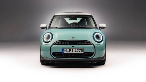 Manual MINI Cooper Dies in 2025