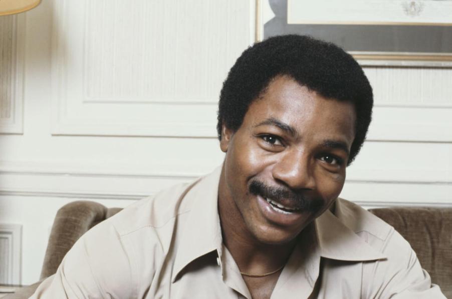 Carl Weathers smiles in a picture.