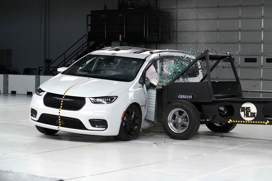 Side crashworthiness testing of the Chrysler Pacifica