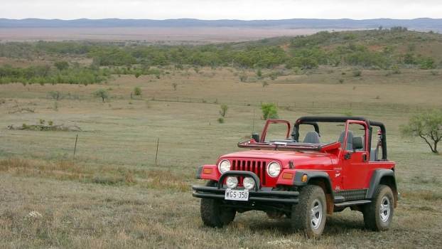 How Do You Fold the Windshield on Your Jeep Wrangler?