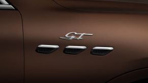 A Maserati Grecale flashes its GT badge.